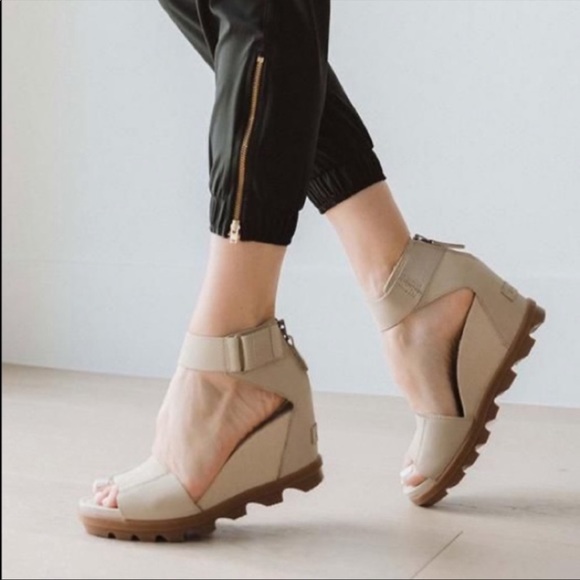Sorel Shoes - Sorel JOANIE™ II ANKLE STRAP SANDAL (Oatmeal)
Size 7.5 NL3218-241